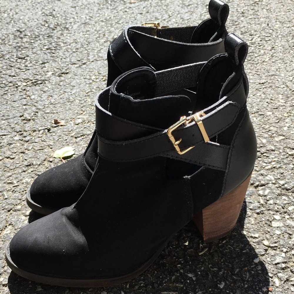 Black ankle summer bootie